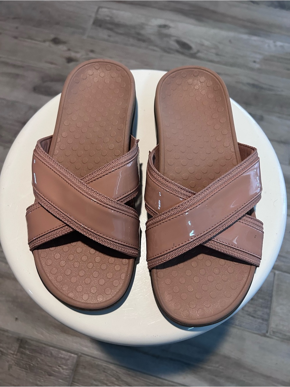 Vionic Crisscross Slide Sandals in Mauve Pink